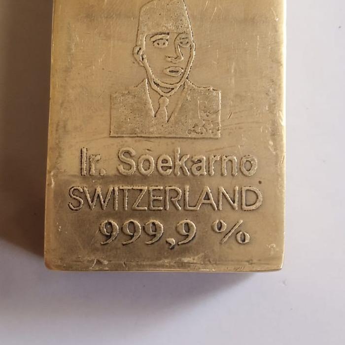 Replika Emas batangan Soekano