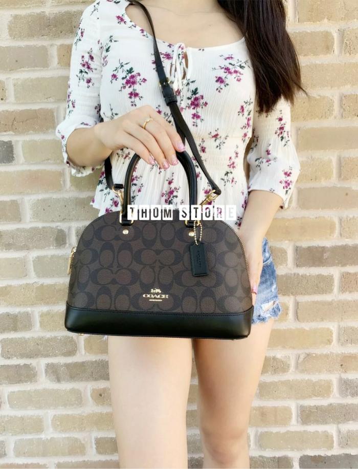 TAS Selempang wanita C H 27583 MINI SIERRA MAHOGANY IN SIGNATURE CANVAS
