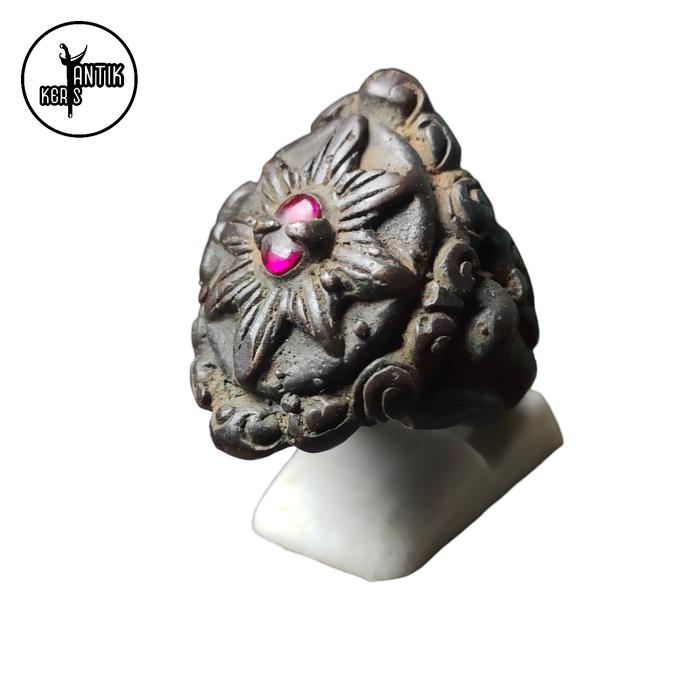 Cincin Perunggu Motif Kuno Era Kerajaan Majapahit