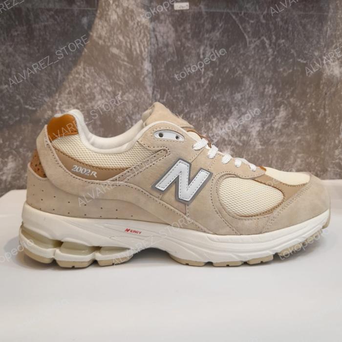 NB 2002 RSC/SEPATU SNEAKERS PRIA/SPORT SHOES/SEPATU NB 2002RSC/NB