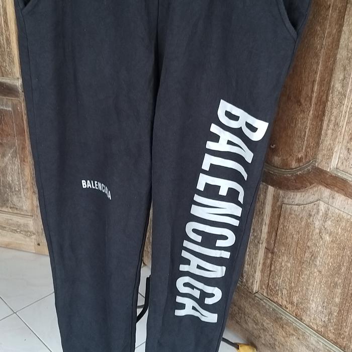 joger BALENCIAGA  bekas