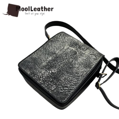 Tas selempang pria asli kulit ikan pari limited edition