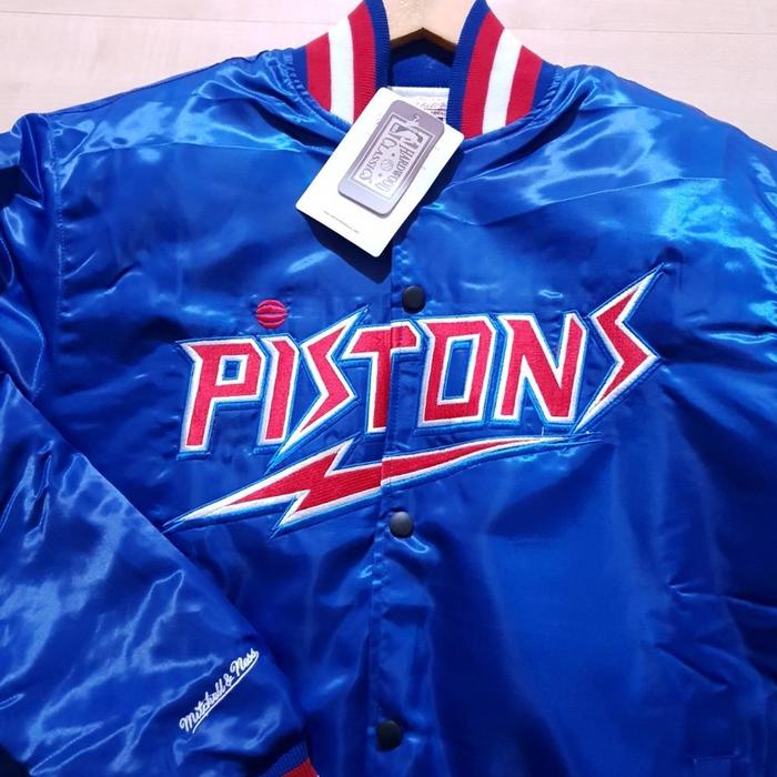 Best seller JAKET HEAVYWEIGHT VARSITY MITCHELL & NESS X DETROIT