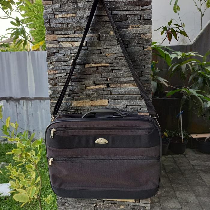 samsonite sling bag
