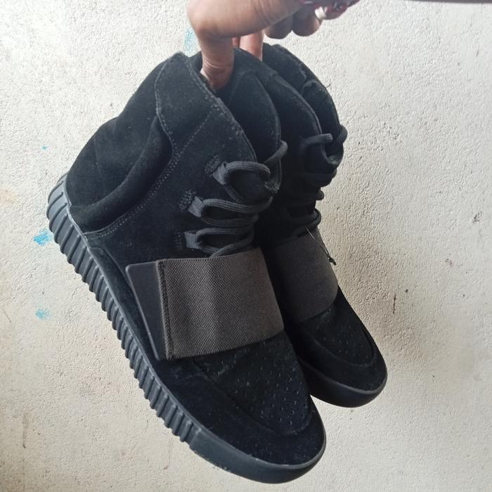 Sepatu Sneakers Adidas Yeezy boost 750 triple black authentic legit