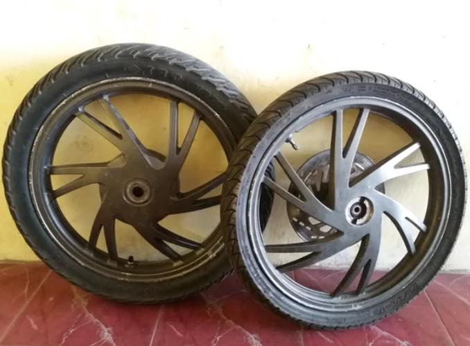 Velg sepasang Suzuki Skywave fullset original copotan motor