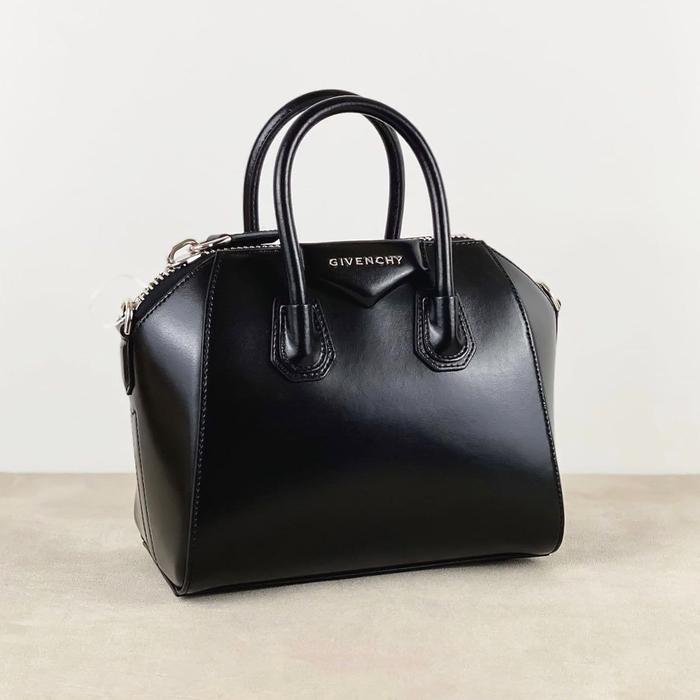 Gvnchy Small Antigona Bag