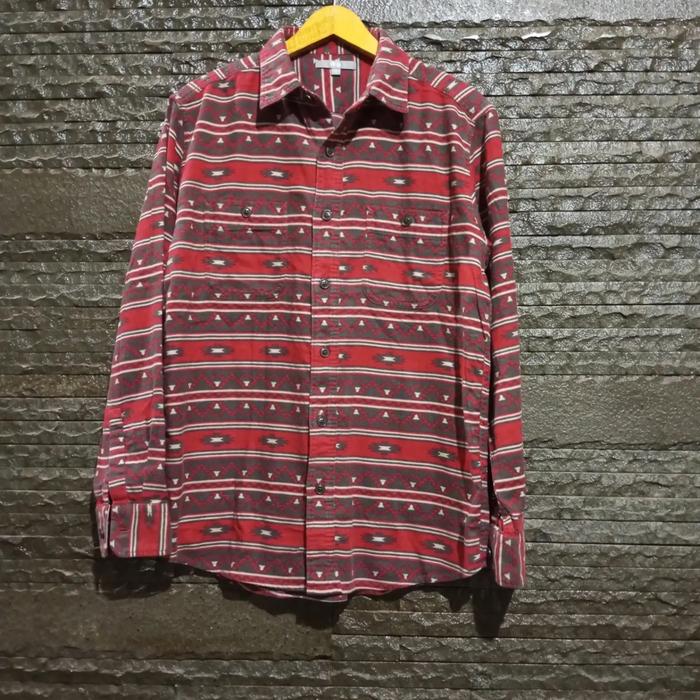 kemeja Navajo UniQLo