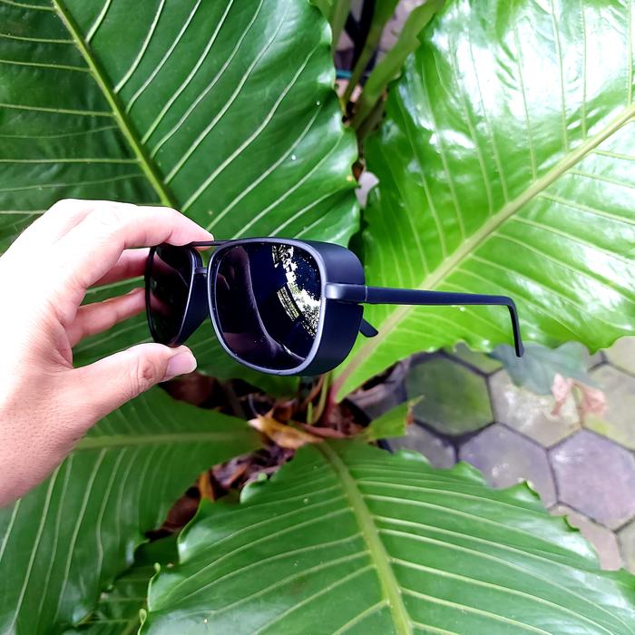 kacamata hitam doff