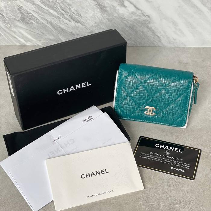 BNIB Chanel Zippy Card Wallet Green Caviar Shw