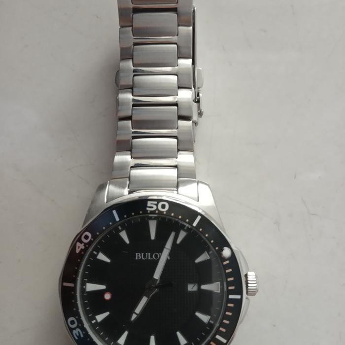 jam Bulova quartz movement