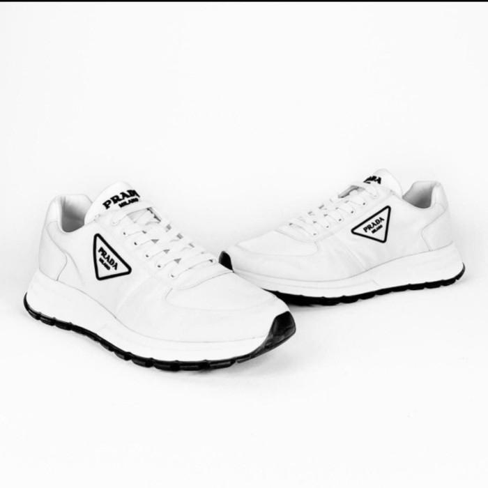 Prada sport size 40