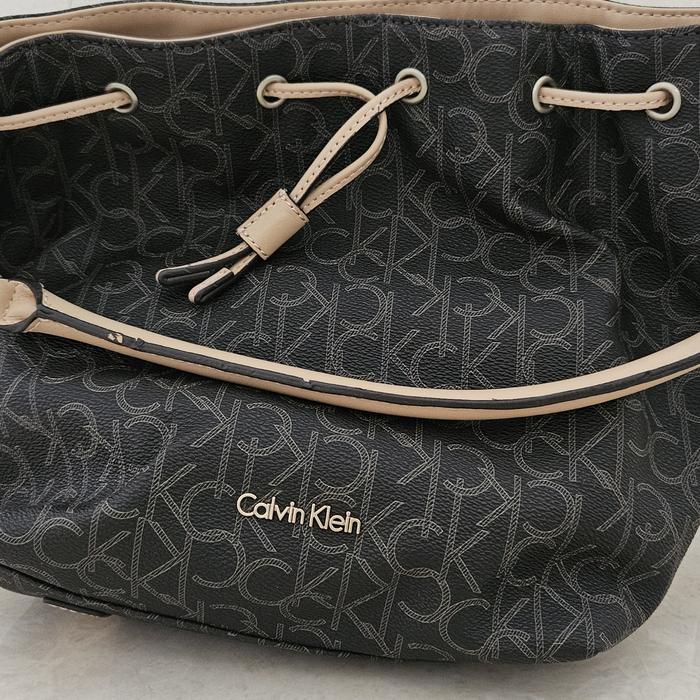 Tas Wanita Calvin Klein