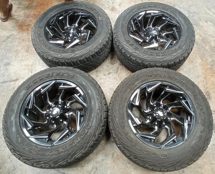 Velg Mobil Bekas REVOLT Ring 18 Lebar 9 Lubang 6 ET15 BAN 285 60 R18