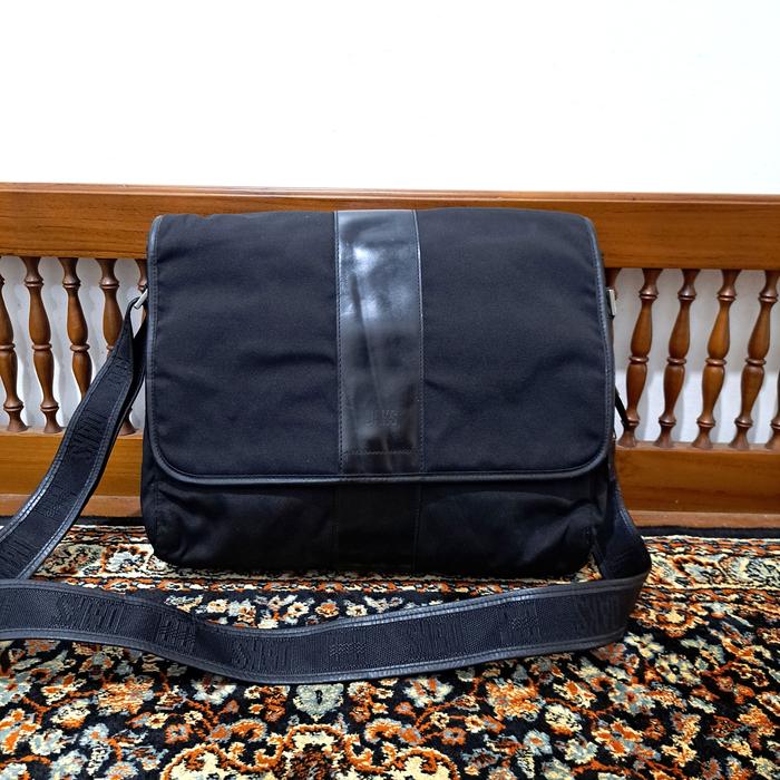 tas sling bag daks london warna hitam