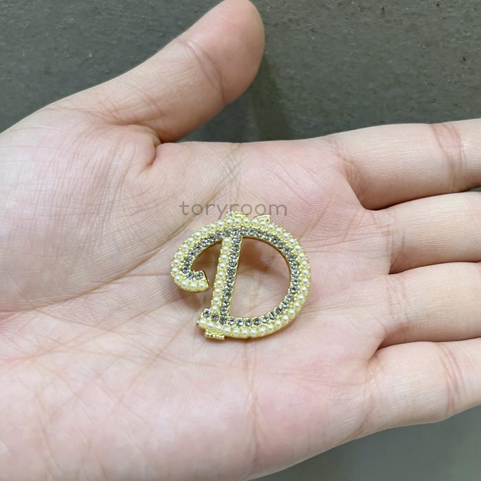 Bros mutiara diamond inisial huruf D