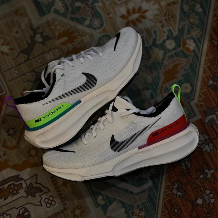 NIKE INVICIBLE RUN 3 white