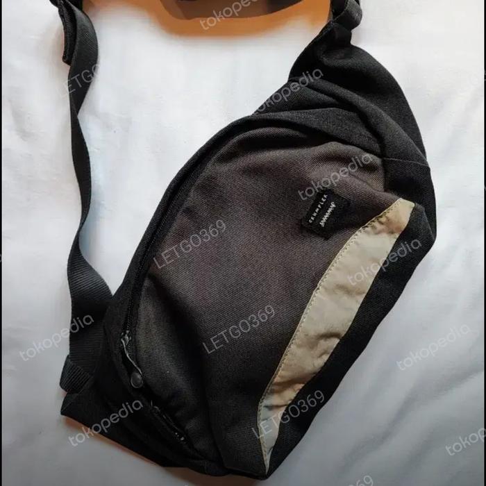 preloved crumpler the kazoo