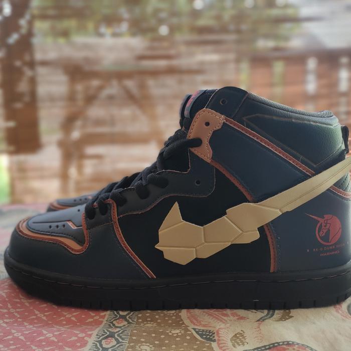 Sepatu  Pria Nike SB Unicorn Gundam