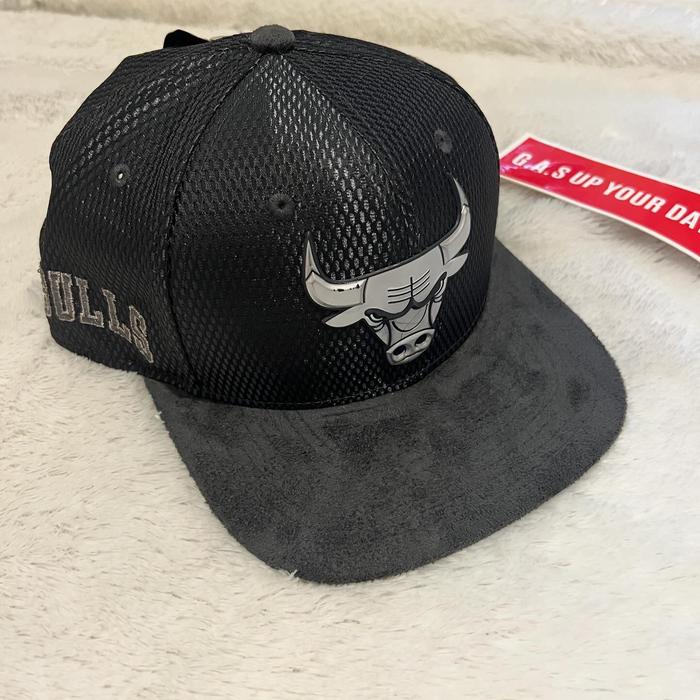 NEW ERA 9FIFTY SNAPBACK  • NBA CHI BULLS BLACK METAL LOGO