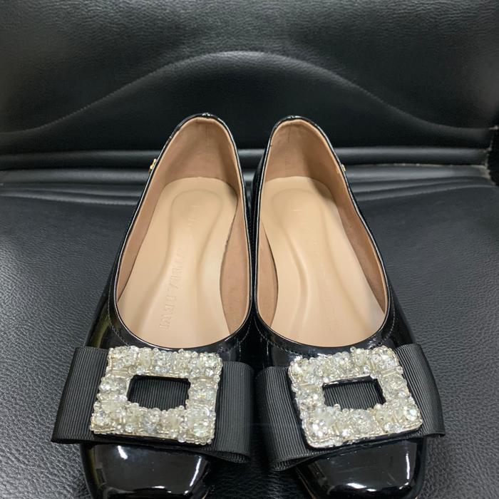 Sepatu Wanita PVRA x Sandra Dewi