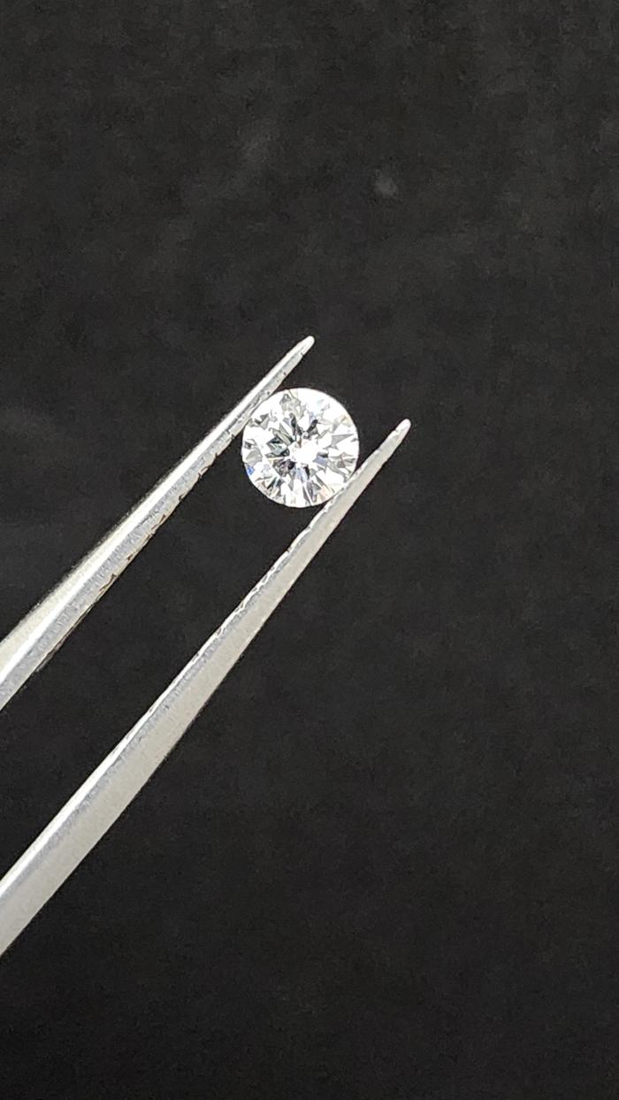 BERLIAN ASLI GIA 0.30 CARAT ROUND BRILLIANT D - VVS1 GIA: 7438933671