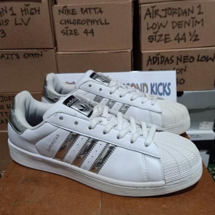 Sepatu Sneakers Ad!das Superstar Stripes Silver Second - Size 42 2/3