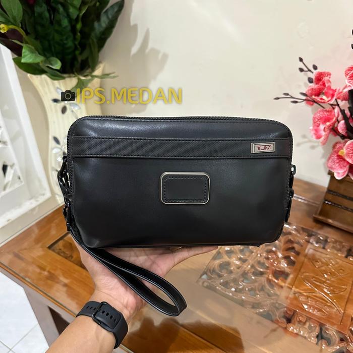 pouch Tumi kulit