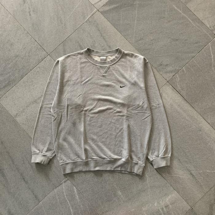 sweater crewneck nike vintage 00s grey second original hoodie center
