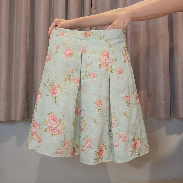 Preloved Rok Skirt Floral Satin Size M
