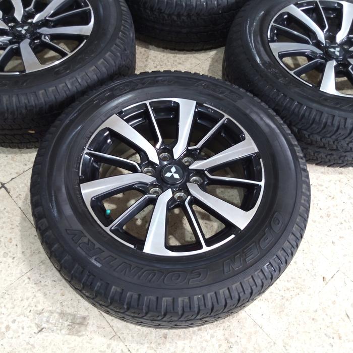 velg mobil bekas Pajero sport R18 pcd 6x139 dan ban Toyo 265 60 R18.