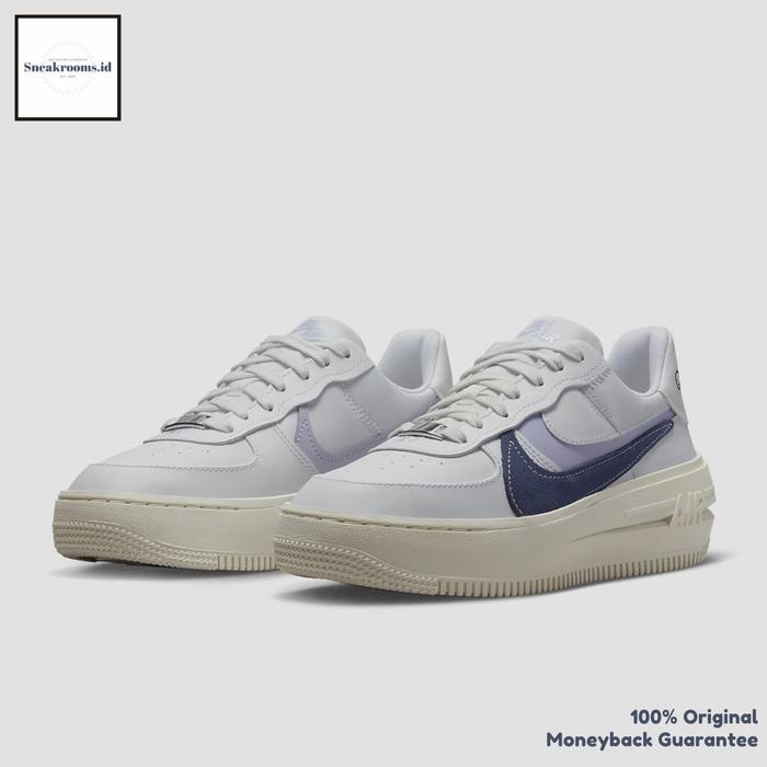 Sepatu Sneaker / Nike Air Force 1 PLT.AF.ORM LV8 White Navy / Original