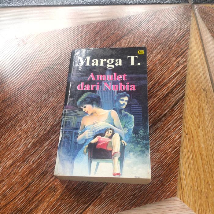Novel Amulet dari Nubia