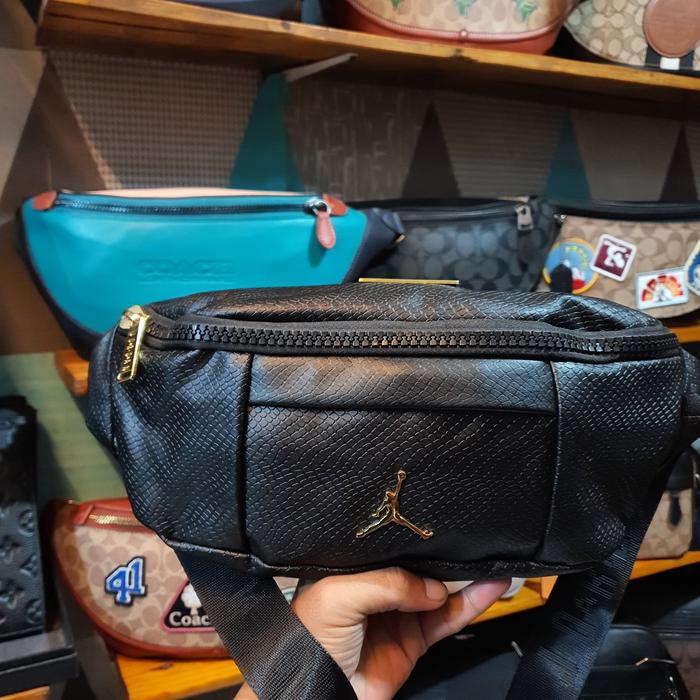 WB kulit jordan pria bahan kulit embose kancing