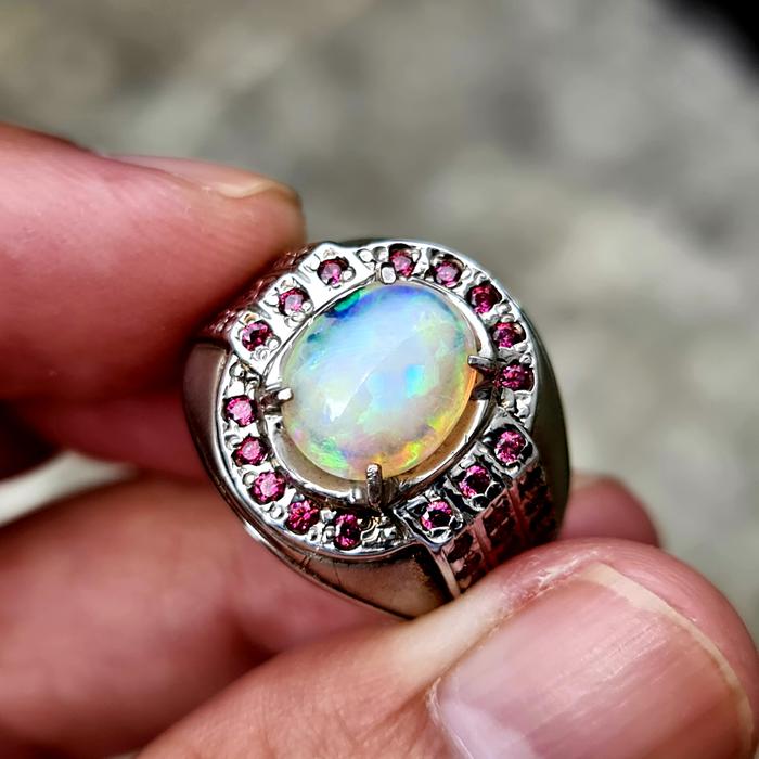 2.07ct Untreated White Opal kalimaya milky susu Banten bright color nh