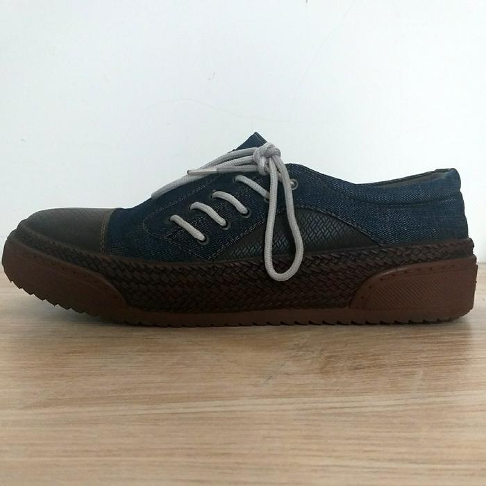 Preloved Sepatu Triset Wanita Jeans Coklat Tali