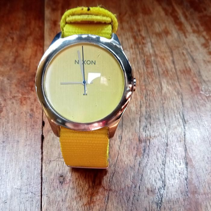 jam NIXON CLEAN yellow
