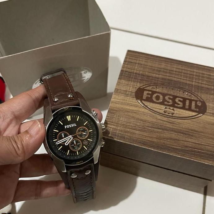 Preloved second Fossil men watch, auth guarantee complete set