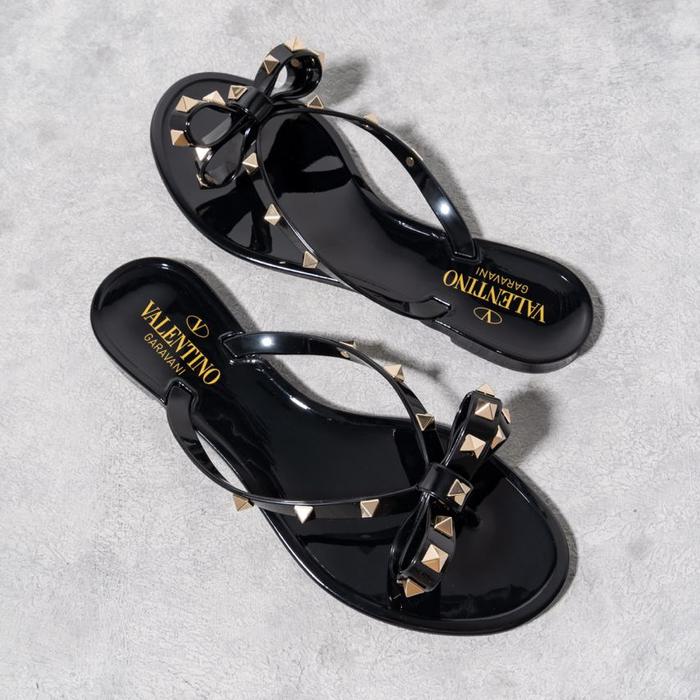 SANDAL VLTN ROCKSTUD THONG BLACK