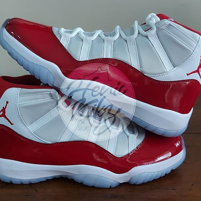 Air Jordan 11 Cherry