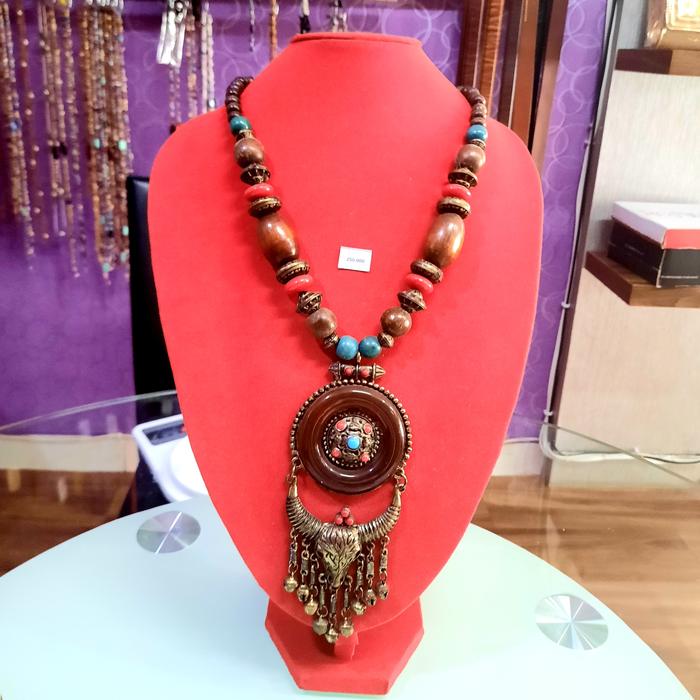 kalung etnik dayak kalimantan