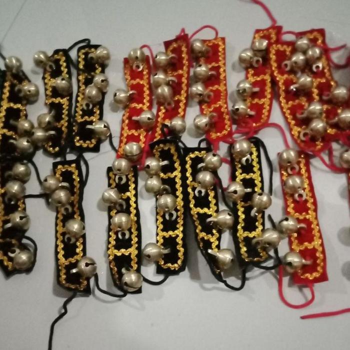 klinting. klinting kaki. gelang kaki. krincing. krincing kaki.