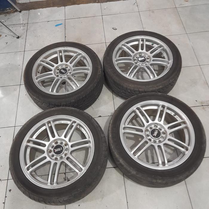 Velg Mobil Bekas BOON HSR R 17 Pcd 10X100-114,3 SILVER+HENA 225 45 R17