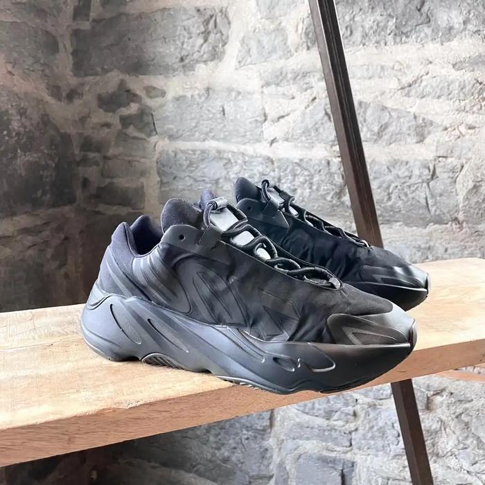 Adidas Yeezy Boost 700 MNVN Black Original