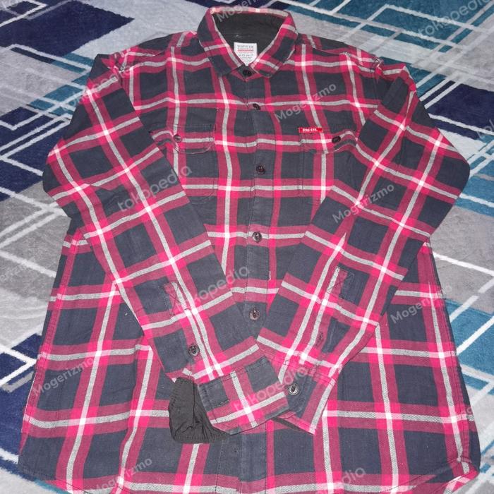 Kemeja Flanel Merah DND Execution