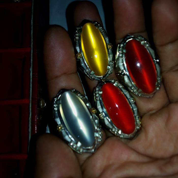 batu akik Pacitan fenomena cat eye ini Jumbo.