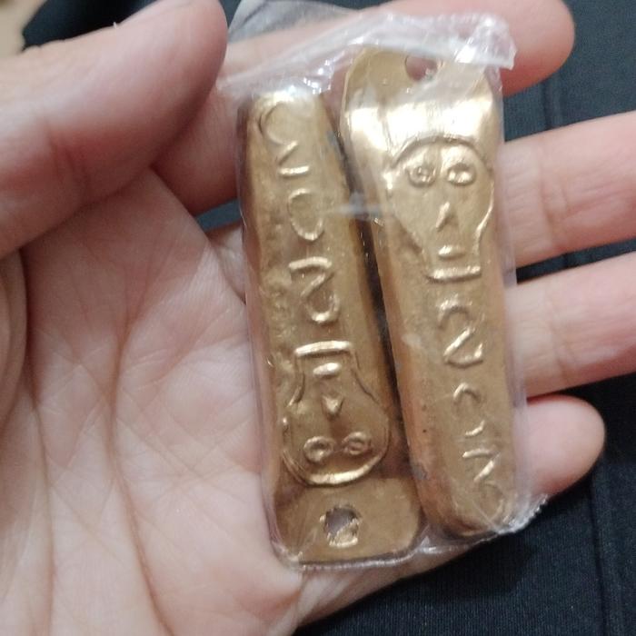 SEPASANG MADAT TENGKORAK 1