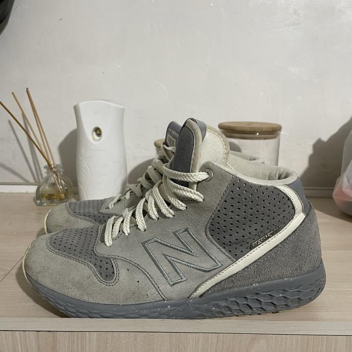 Sepatu sneakers NB new Balance seri 988 gray sepatu thrift preloved