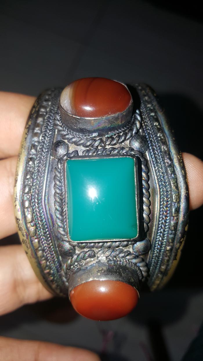 gelang kuno berhias batu yaman dan bacan kuno lawasan peninggalan unik