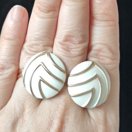Vintage Monet Ivory Goldtone Earrings Anting A79